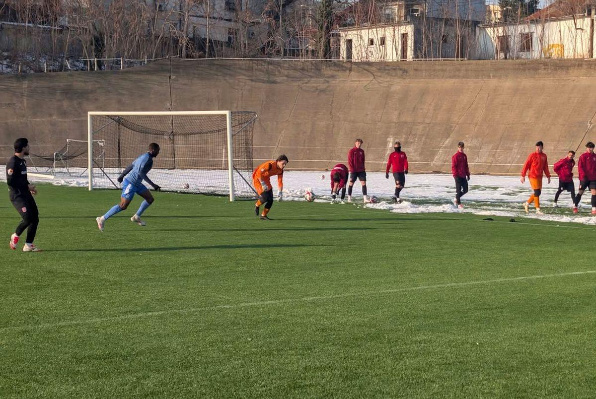 Transformare totală! Se joacă fotbal pe „Velodromul Dinamo” » „Groapa de gunoi și cioburi” și-a schimbat complet utilitatea și poate găzdui meciuri