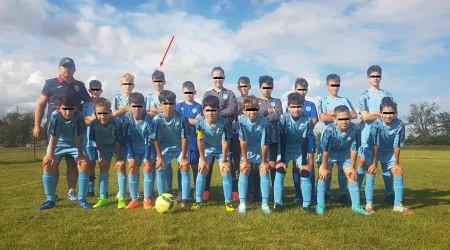 Autorul Crimei din Cenei, alături de colegii de la LPS Banatul, grupa CSS 2012 Minorul implicat în crima din Cenei, junior al unui club important de fotbal: „O lua razna, lovea copiii pe teren!” » Mărturii și detalii înfiorătoare