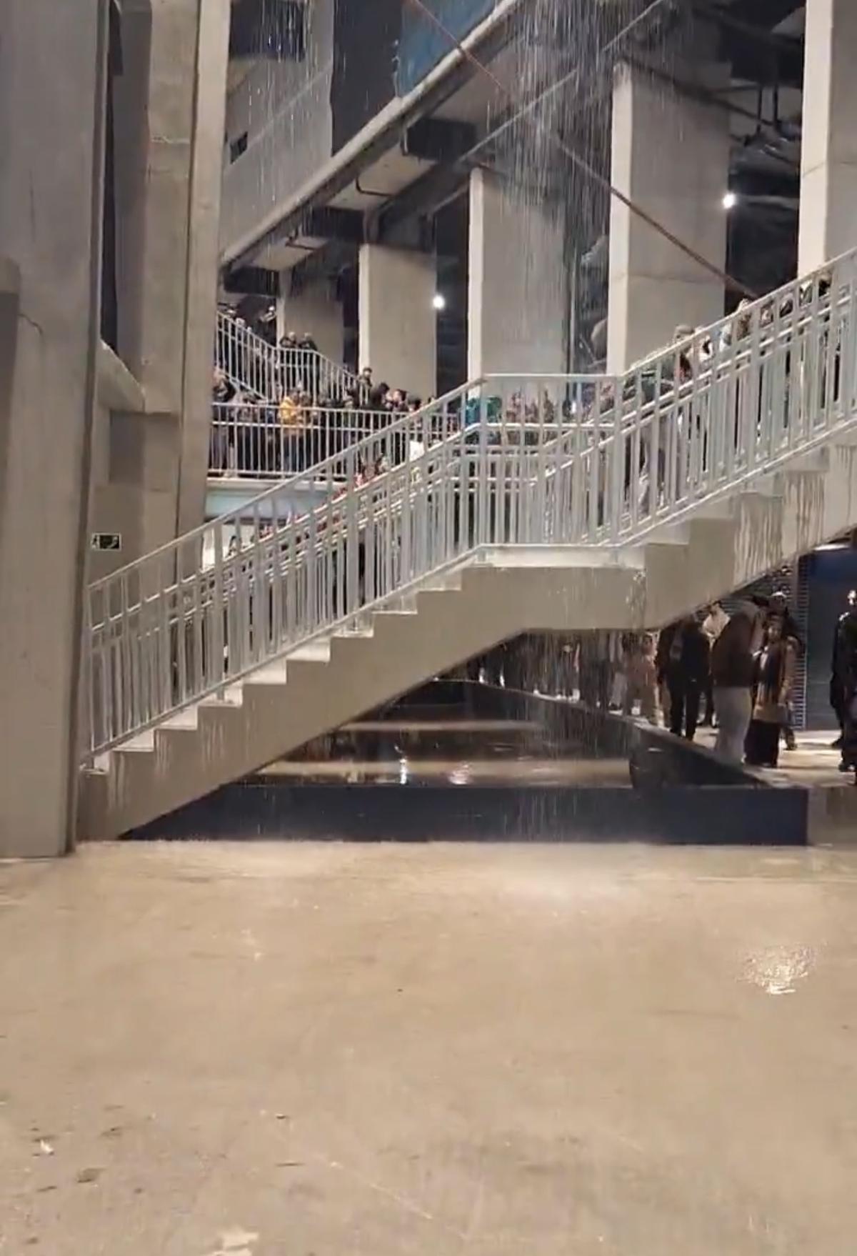 Stadionul Camp Nou în timpul ploii // foto: X