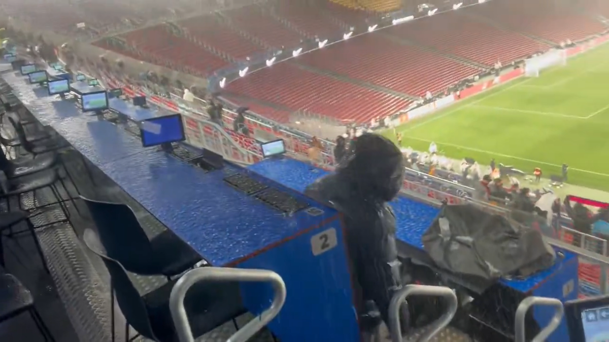 Stadionul Camp Nou în timpul ploii // foto: X