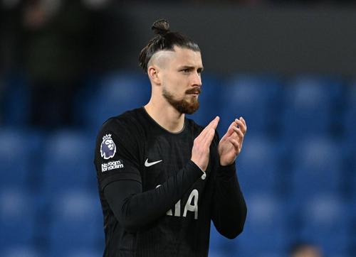 Radu Drăgușin a debutat în 2026 jucând un singur minut în prelungirile meciului Burnley -  Tottenham 1-1 / Foto: Imago