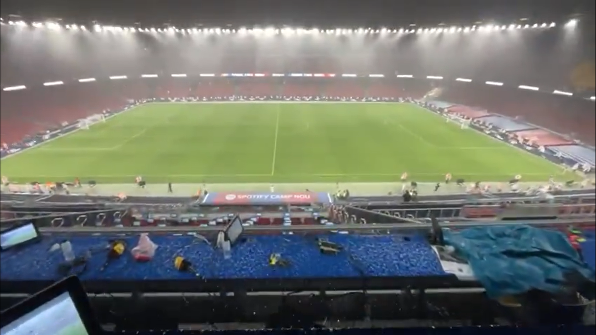 Stadionul Camp Nou în timpul ploii // foto: X