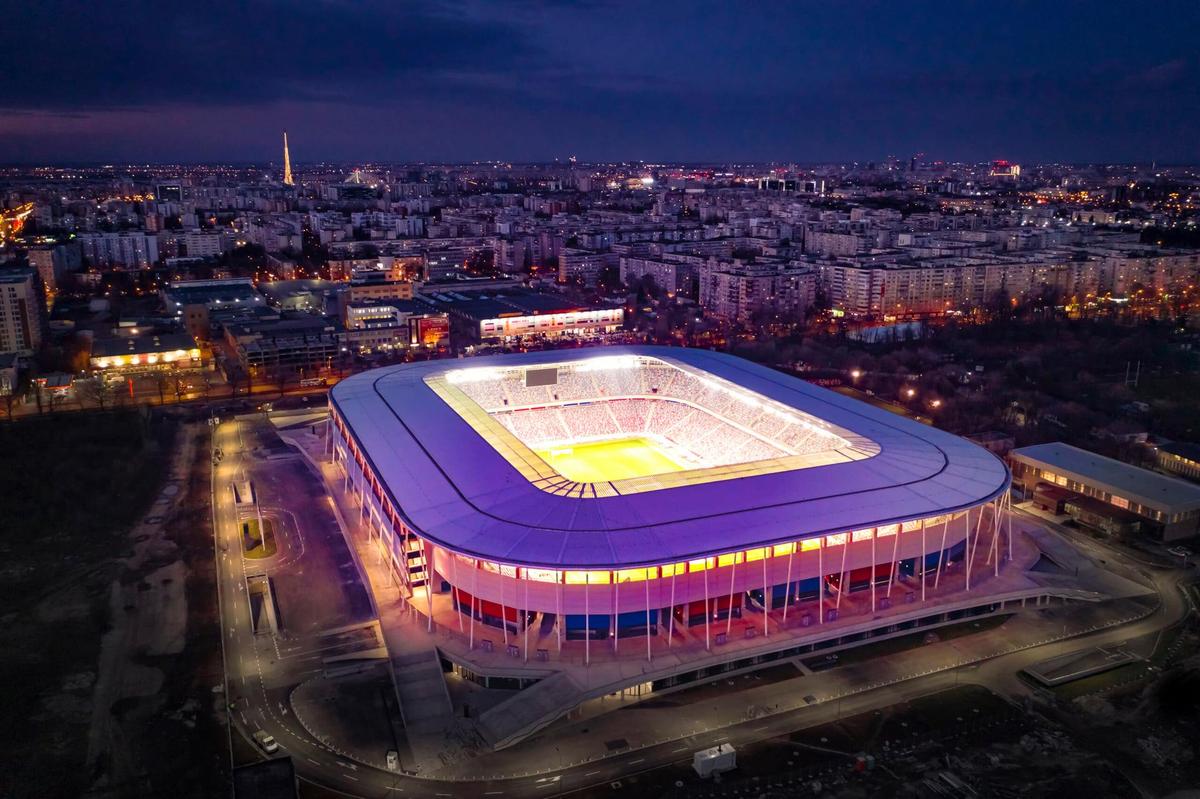 Stadionul Steaua, din Ghencea, surprins noaptea / FOTO: canpower.ro