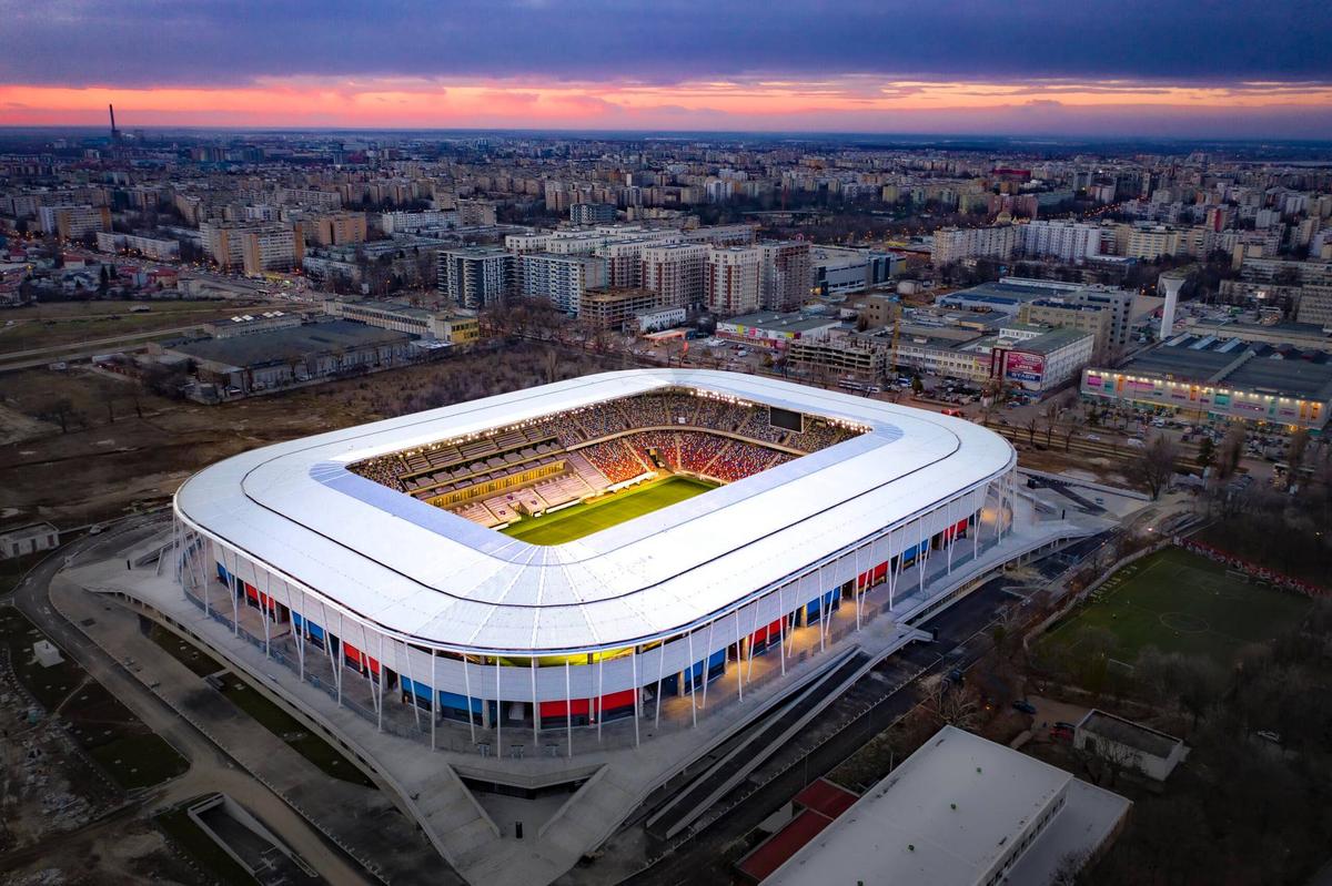 Stadionul Steaua, din Ghencea, surprins noaptea / FOTO: canpower.ro