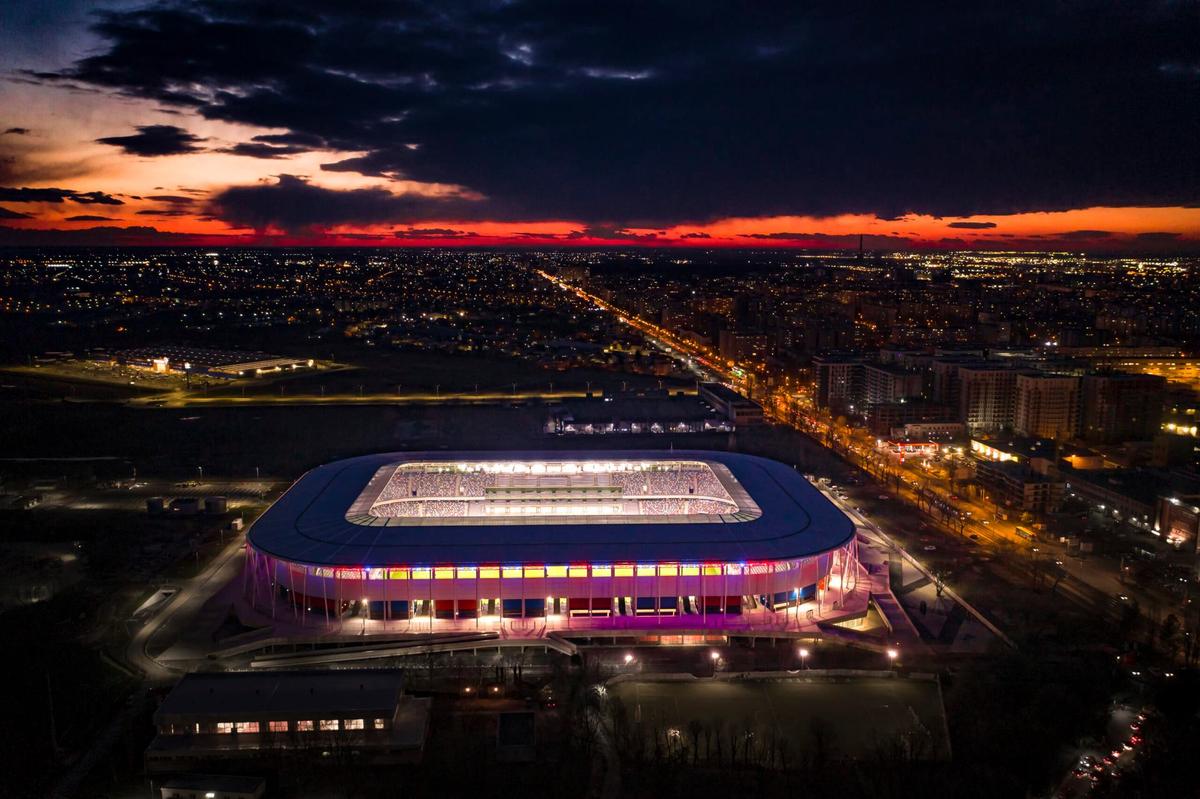 Stadionul Steaua, din Ghencea, surprins noaptea / FOTO: canpower.ro