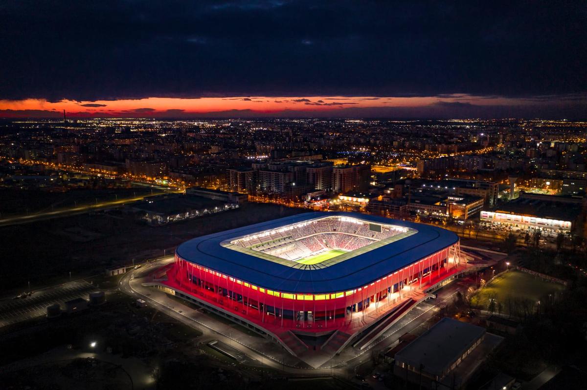 Stadionul Steaua, din Ghencea, surprins noaptea / FOTO: canpower.ro