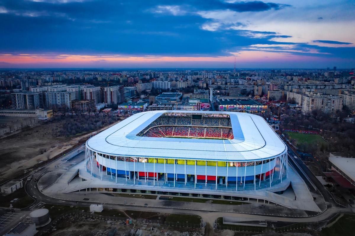 Stadionul Steaua, din Ghencea, surprins noaptea / FOTO: canpower.ro