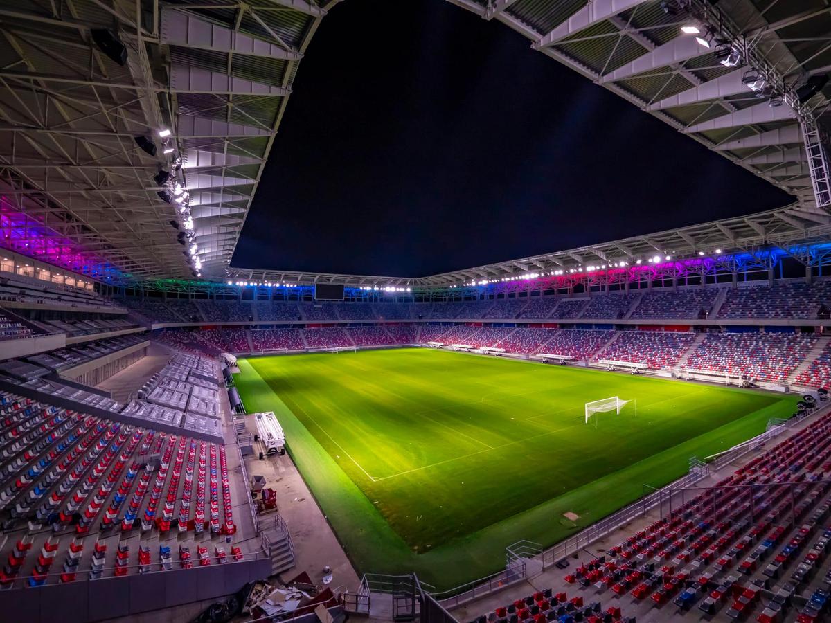 Stadionul Steaua, din Ghencea, surprins noaptea / FOTO: canpower.ro