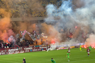 Zeci de torțe și petarde în careul lui Dinamo: un jucător ars pe picior! Kovacs a oprit derby-ul