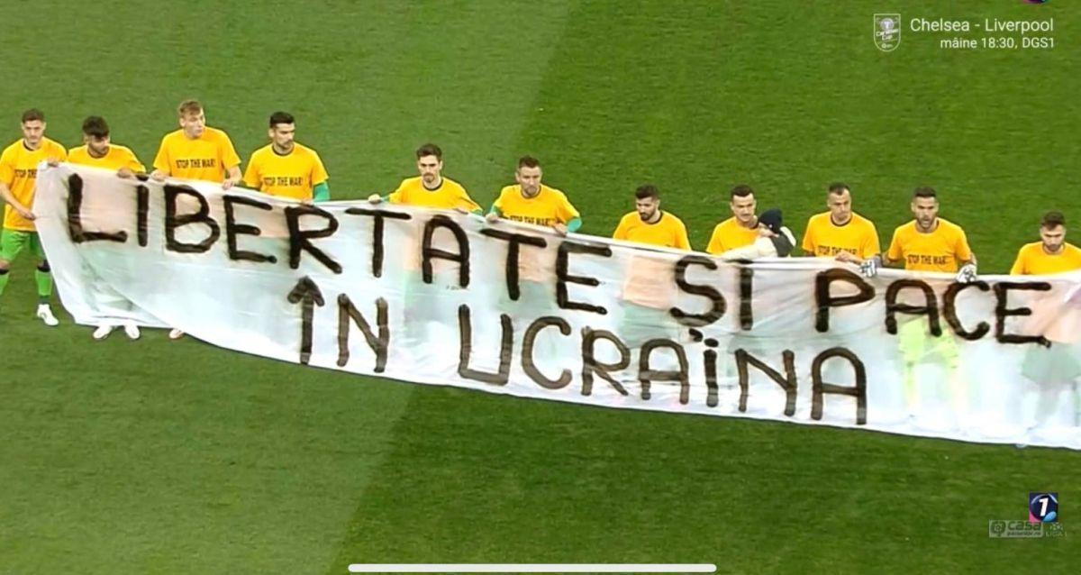 Mesaje de pace în Ucraina la derby-ul Rapid - Dinamo / FOTO: Capturi TV @Digi Sport 1