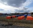 Primul teren de fotbal din România transformat exclusiv pentru primirea refugiaților din Ucraina: „Poate asigura găzduire pentru 201 persoane”