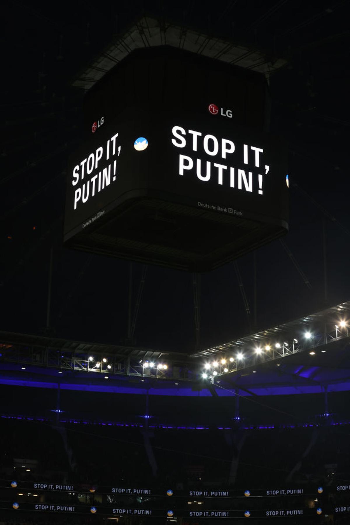 Mesaj direct către Vladimir Putin la meciul dintre Eintracht și Bayern Munchen » Ce a apărut pe toate ecranele arenei