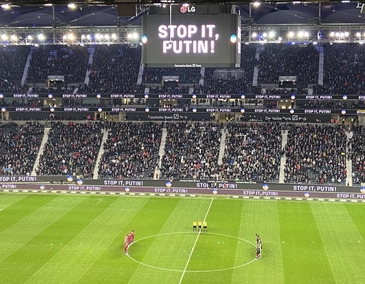 Mesaj direct către Vladimir Putin la meciul dintre Eintracht și Bayern Munchen » Ce a apărut pe toate ecranele arenei