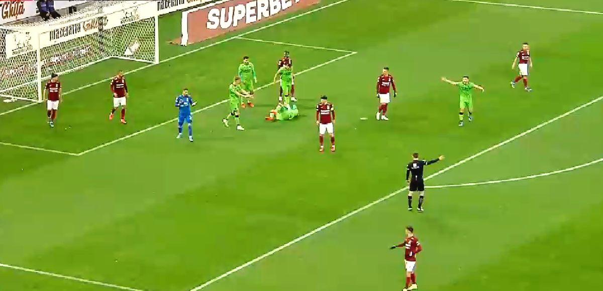 Moldovan îl lovește pe Patriche, în Rapid - Dinamo / FOTO: Capturi @Digi Sport 1