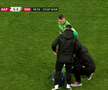 Zeci de torțe și petarde în careul lui Dinamo: un jucător ars pe picior! Kovacs a oprit derby-ul
