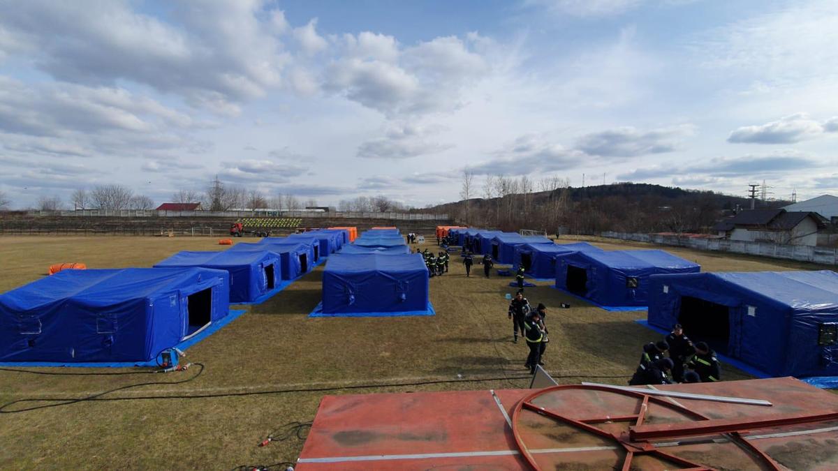 Tabără pentru refugiații ucraineni pe stadionul din Siret / FOTO: IGSU
