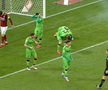 Zeci de torțe și petarde în careul lui Dinamo: un jucător ars pe picior! Kovacs a oprit derby-ul