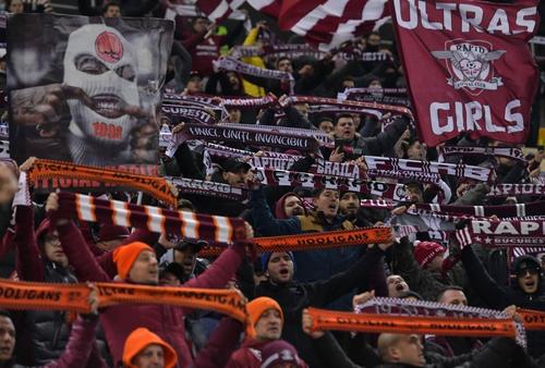 Rapid - Dinamo 1-1. Fanii alb-vișiniilor i-au cerut demisia lui Mihai Iosif (47 de ani) în finalul derby-ului!