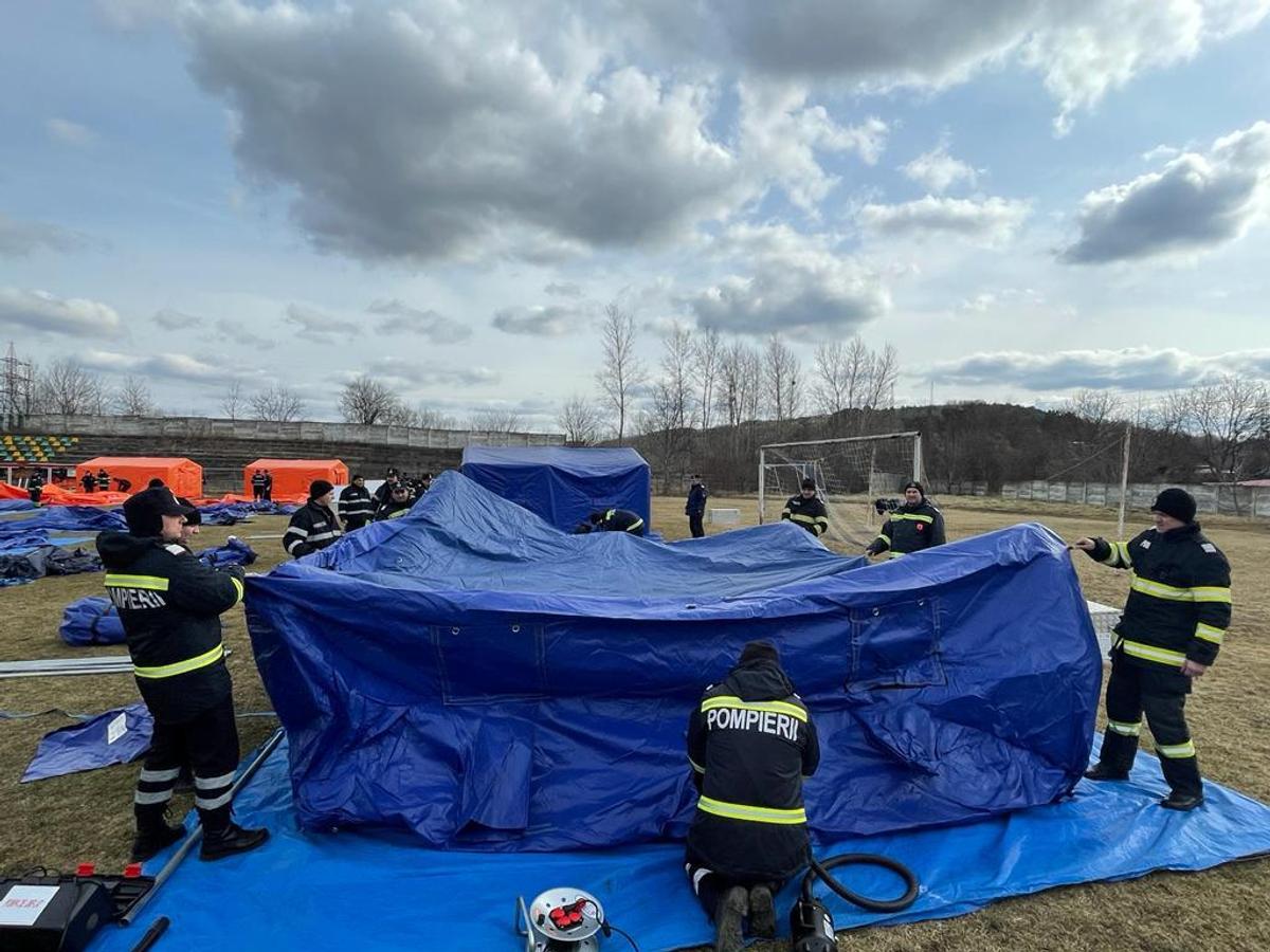 Tabără pentru refugiații ucraineni pe stadionul din Siret / FOTO: IGSU
