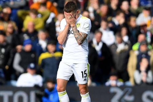 Stuart Dallas (30 de ani), fundașul dreapta al lui Leeds, a ratat o ocazie imensă în meciul cu Tottenham de azi, 0-4 în runda #27 din Premier League.