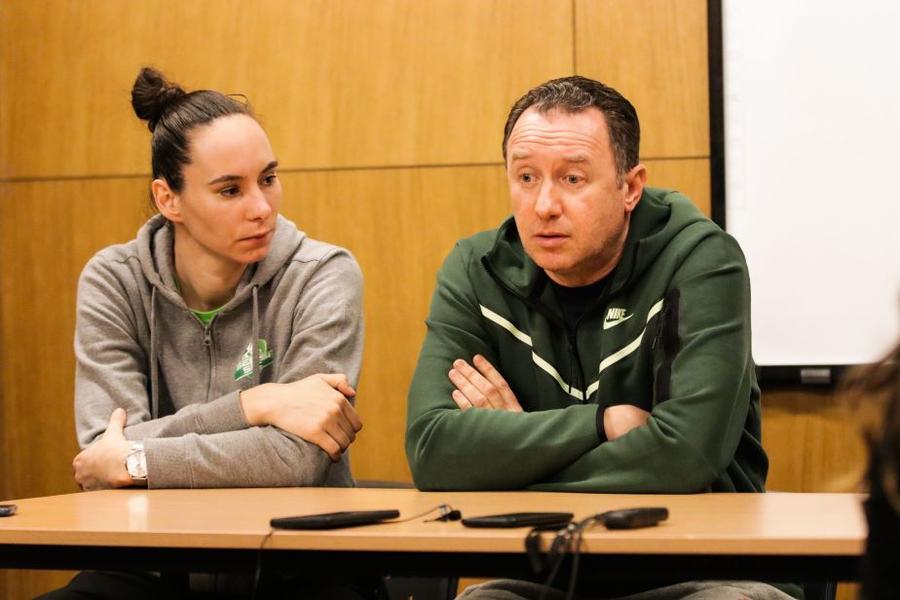 Jovana Pasici și antrenorul Zoran Mikes Foto Brigitta Miska Trofeul în joc » Rivalele Sepsi și CSM Satu Mare se pot duela în finala Cupei României