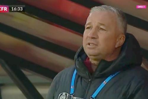 Sepsi - CFR Cluj. Dan Petrescu, antrenorul „feroviarilor”, a fost enervat în prima repriză de Roger (25 de ani), fotbalistul de bandă stânga abia adus de la UTA.