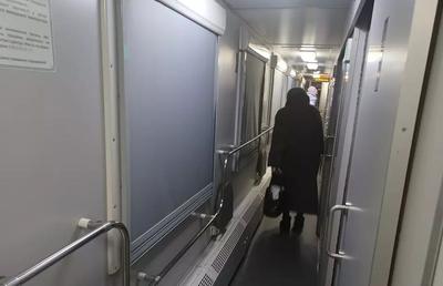 Trimisul special al Libertății în estul Ucrainei: „Aici, la Mariupol, armata rusă nu a cucerit orașul. Sâmbătă dimineața trenurile stau, iar pe peron sunt polițiști ucraineni înarmați”