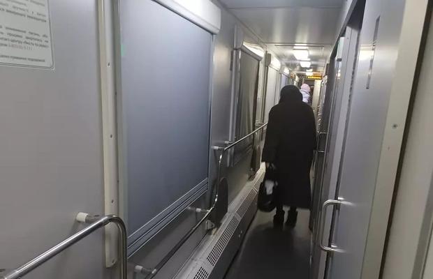 Trimisul special al Libertății în estul Ucrainei: „Aici, la Mariupol, armata rusă nu a cucerit orașul. Sâmbătă dimineața trenurile stau, iar pe peron sunt polițiști ucraineni înarmați”