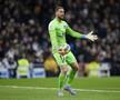 Jan Oblak (30 de ani), portarul sloven al celor de la Atletico Madrid, contestă arbitrajul din derby-ul cu Real Madrid de sâmbătă seară, scor 1-1, în runda cu numărul 23 din La Liga. 
Foto: Imago
