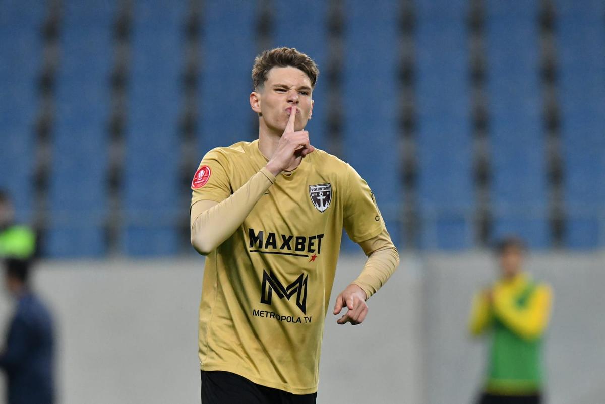 Universitatea Craiova o învinge pe FC Voluntari, într-un meci haotic: Bancu și „centralul” Cojocaru s-au întrecut în gafe! Penalty-nepenalty la ultima fază » Clasamentul ACUM