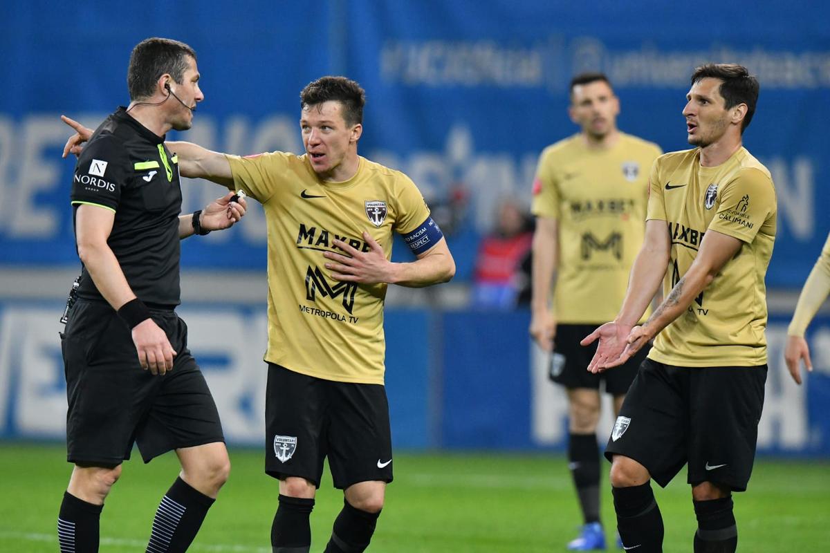Universitatea Craiova o învinge pe FC Voluntari, într-un meci haotic: Bancu și „centralul” Cojocaru s-au întrecut în gafe! Penalty-nepenalty la ultima fază » Clasamentul ACUM