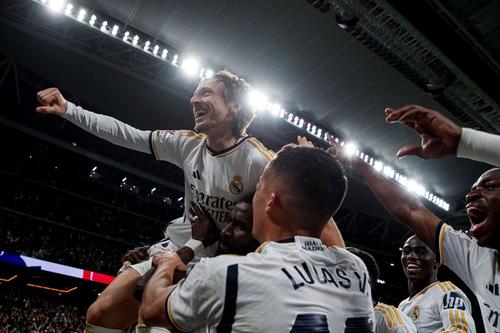Luka Modric și piramida bucuriei madridiste / Foto: Imago
