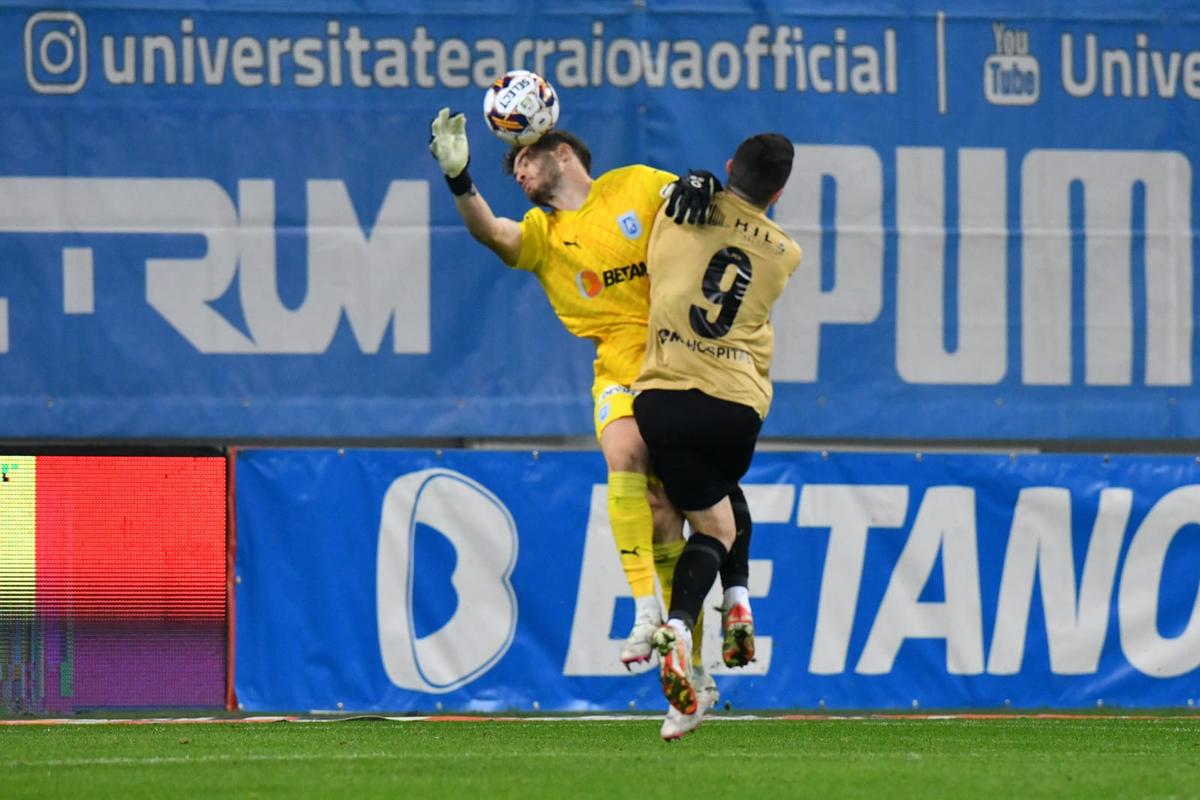 Universitatea Craiova o învinge pe FC Voluntari, într-un meci haotic: Bancu și „centralul” Cojocaru s-au întrecut în gafe! Penalty-nepenalty la ultima fază » Clasamentul ACUM