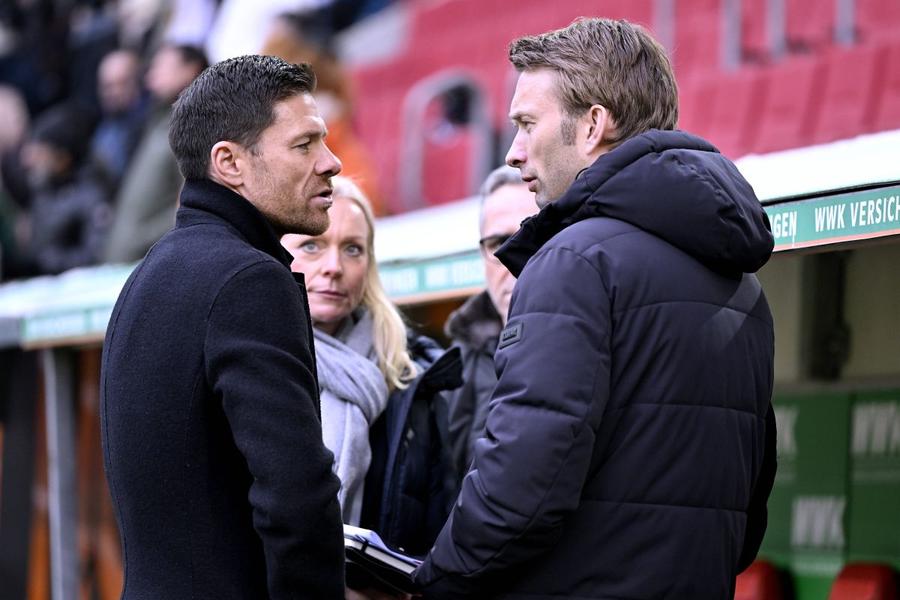 Xabi Alonso (stânga) și Simon Rolfes, antrenorul și directorul sportiv ai lui Bayer Leverkusen Foto: Imago Trucul lui Liverpool pentru a-l aduce pe Xabi Alonso în locul lui Jurgen Klopp » Cuplul de forță de la Leverkusen!