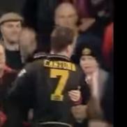Eric Cantona lovește un suporter