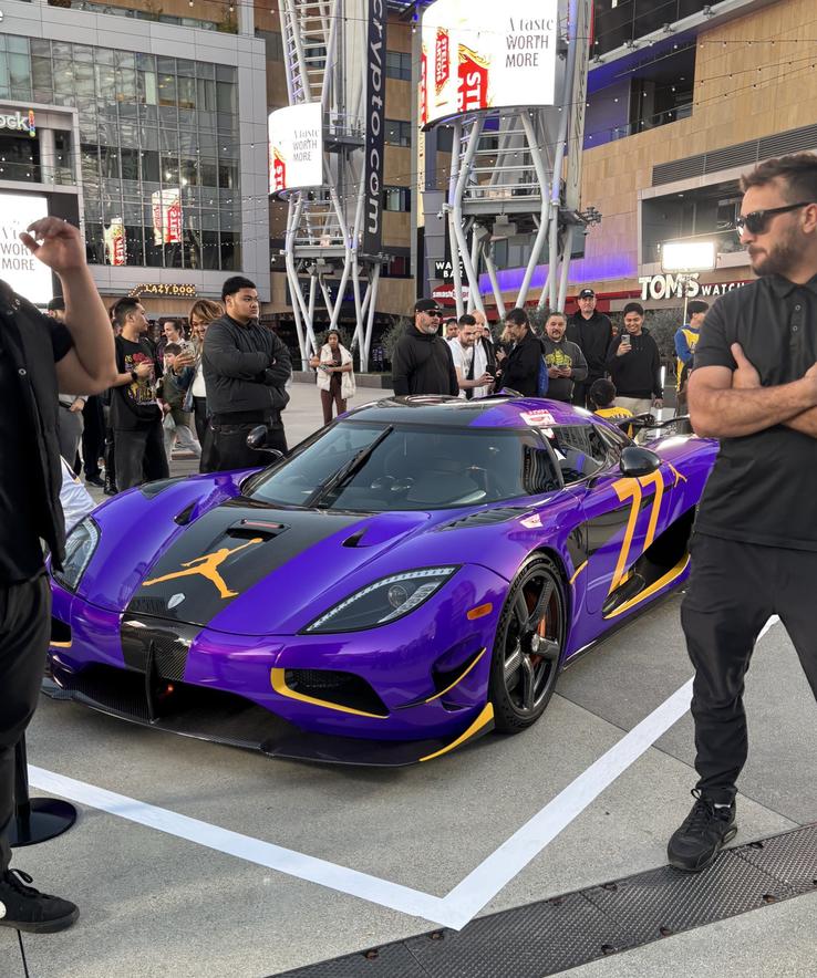 Luka Doncic, superstarul lui Lakers, și pasiunea pentru mașini de lux/Foto: X