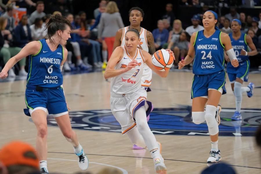 Diana Taurasi într-un meci al celor de la Phoenix Mercury Foto: Imago Images O legendă a baschetului se retrage la 42 de ani: de 6 ori campioană olimpică, peste 10.000 de puncte marcate în carieră!