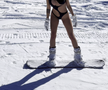 Beatrice Ungureanu (Bettyshor) pe pârtie în lenjerie intimă. FOTO: TikTok