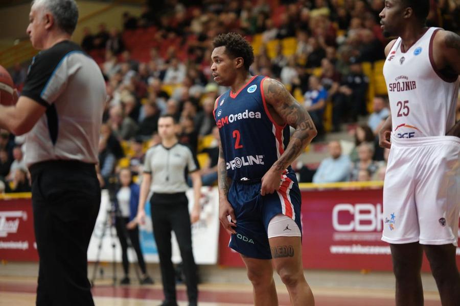 Travante Williams/Foto: fiba.basketball Originar din Alaska, student în California, naturalizat de Portugalia, a ajuns să joace în România: „Îmi plac gulașul și cașul pane”