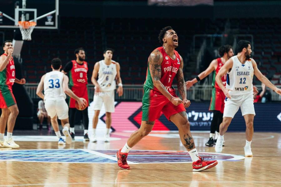 Travante Williams/Foto: fiba.basketball Originar din Alaska, student în California, naturalizat de Portugalia, a ajuns să joace în România: „Îmi plac gulașul și cașul pane”