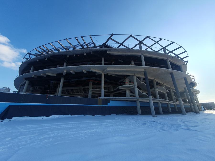 Cum avansează Polivalenta-OZN din centrul țării: două săli integrate, 72 milioane euro, întârzieri din cauza condițiilor meteo și a reproiectării instalațiilor + Când e noul termen de predare
