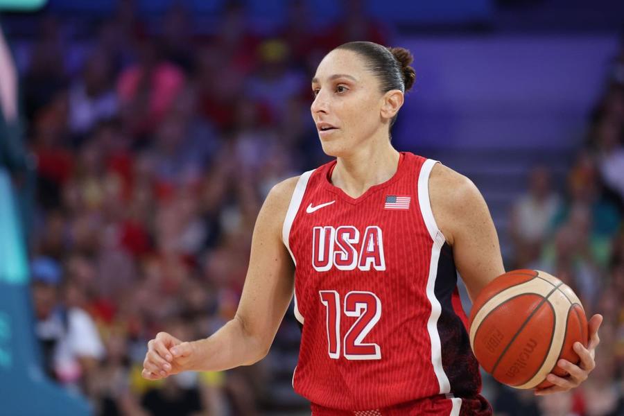 Diana Taurasi în echipamentul naționalei SUA Foto: Imago Images O legendă a baschetului se retrage la 42 de ani: de 6 ori campioană olimpică, peste 10.000 de puncte marcate în carieră!