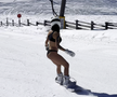 Beatrice Ungureanu (Bettyshor) pe pârtie în lenjerie intimă. FOTO: TikTok