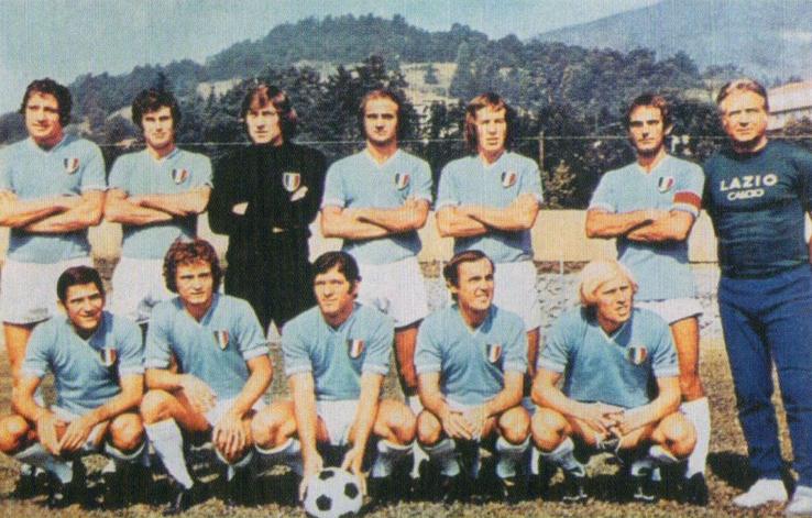 Lazio, campioana din 1974. Primul din stânga, sus, este Giorgio Chinaglia, iar Maestrelli este primul din dreapta, tot sus
