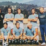 Lazio, campioana din 1974. Primul din stânga, sus, este Giorgio Chinaglia, iar Maestrelli este primul din dreapta, tot sus