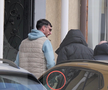 Gabi Matei (în geacă neagră) a fost legat de Marius Sanda (în trening albastru) la Parchet. Imaginea a fost surprinsă de fotoreporterul GSP Andrei Furnigă prin geamul unui BMW.