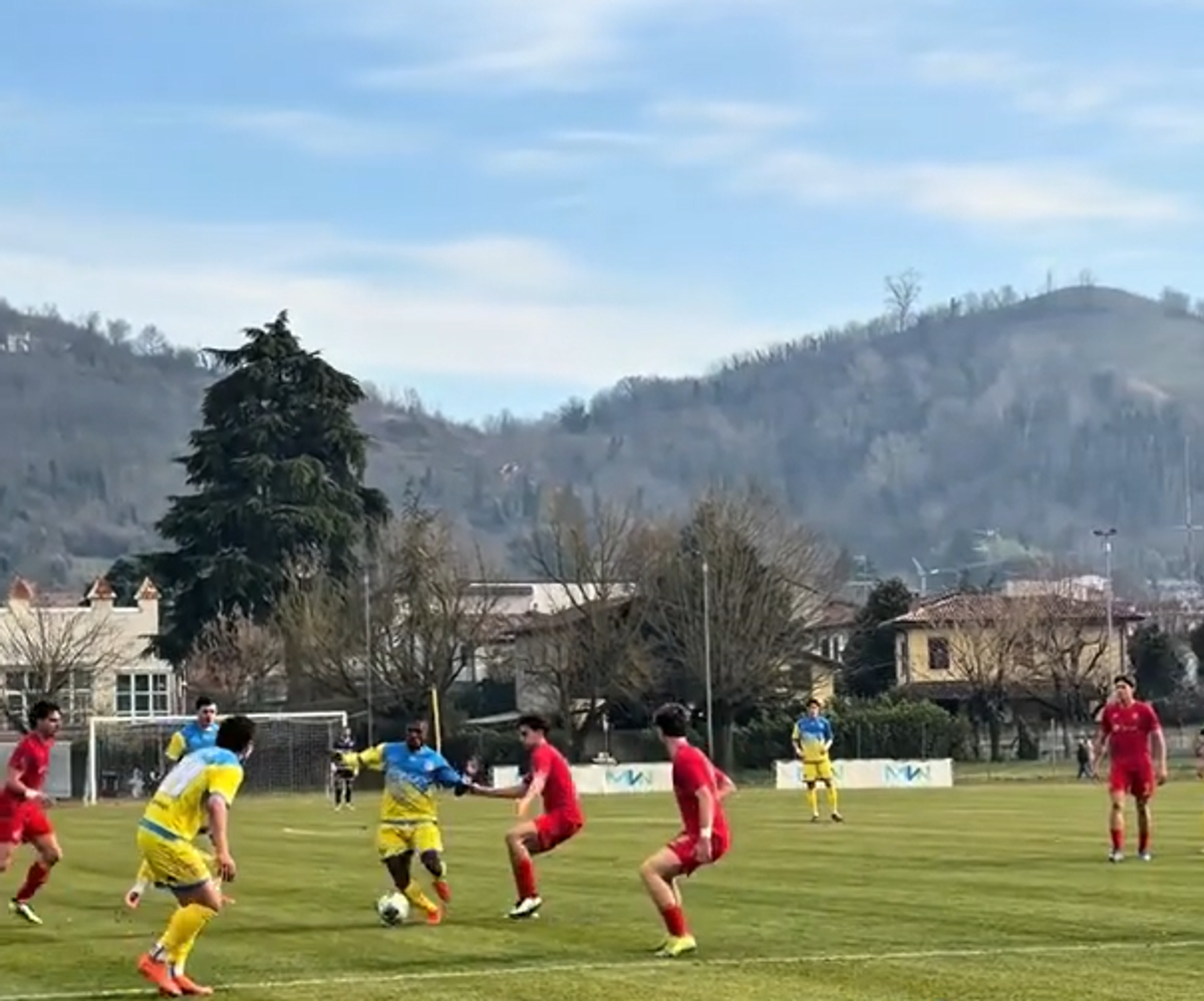 De la Bayern și Juventus, în Serie D! Douglas Costa a evoluat pe un stadion de 750 de locuri
