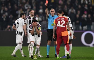 „Roșu” direct! » Jucătorul lui Juventus s-a răzbunat pe zidul tunelului care duce la vestiare