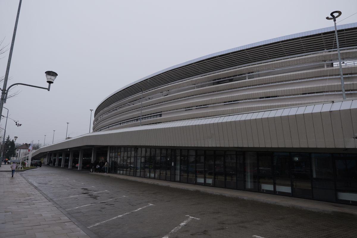 Stadionul funcționarilor! Pe arena unde Pandurii îngenunchea granzii mai „joacă” doar angajații de la primărie! GSP a descins la Târgu-Jiu