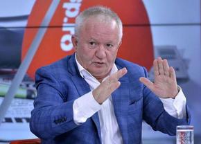 Porumboiu a sărit în apărarea antrenorului care a lovit un junior: „E băiat educat. L-a strâns de gât, dar nu e cine știe ce!”